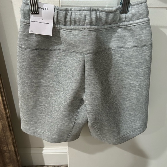Nike Boys' Tech Fleece Shorts XS - Picture 2 of 5